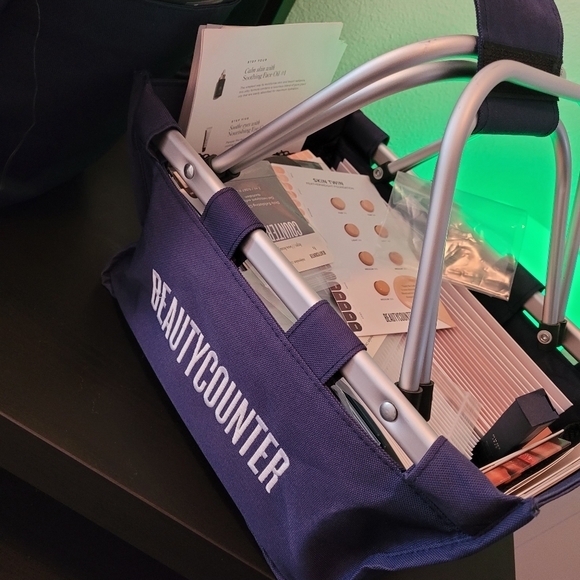 Beautycounter Samples, Products, and 2 Market Totes. - Picture 5 of 5